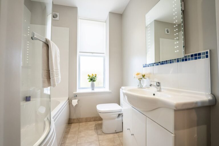 Ash - Main Bathroom