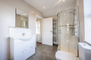 Cedar - Family Bathroom