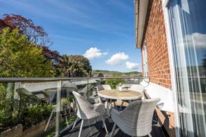 Elm Private Balcony